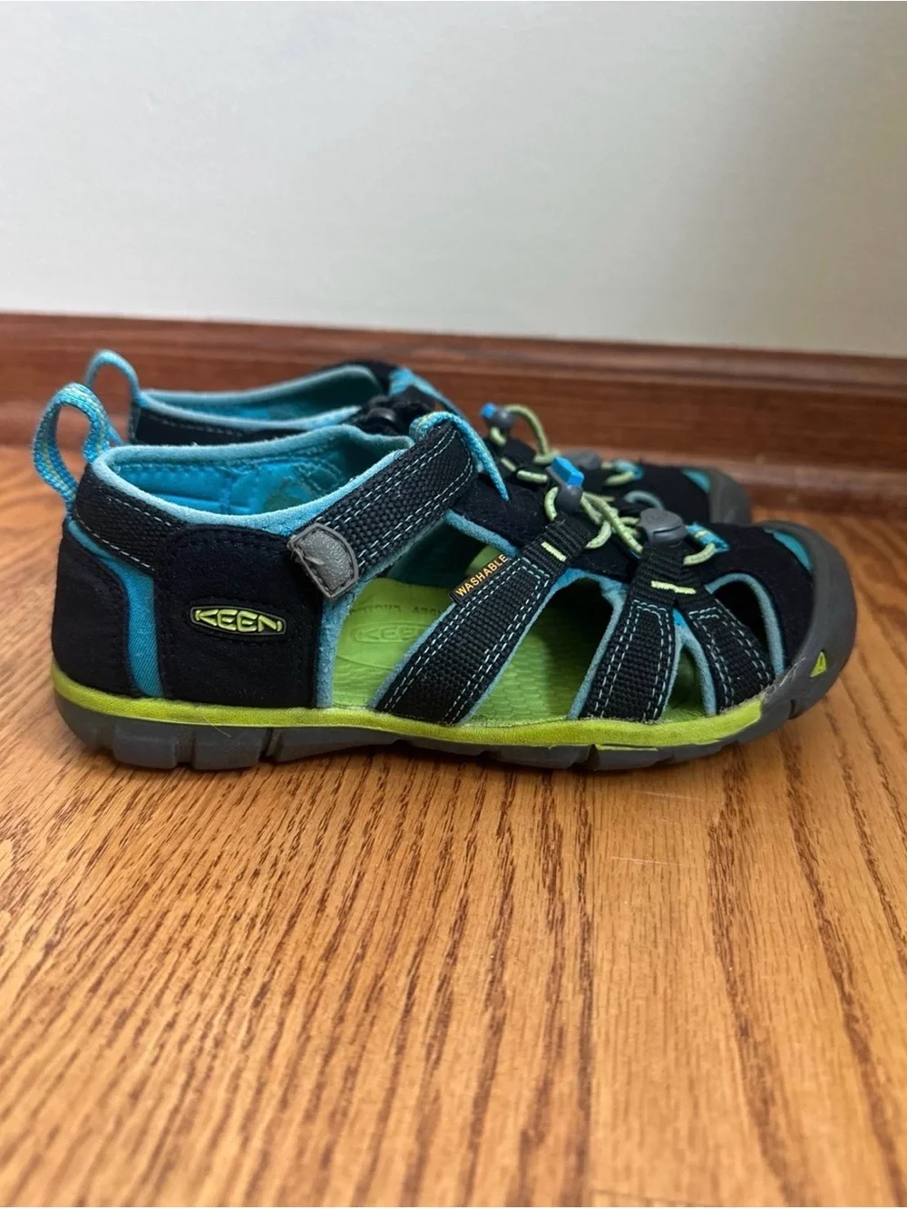 Keen Seacamp CNX Sandals Boys Size 2 Black/Blue